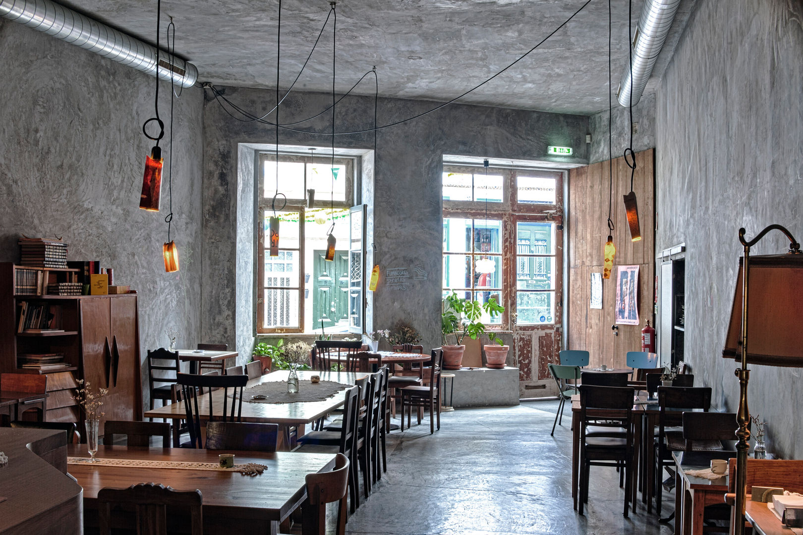 homify Industrial style dining room