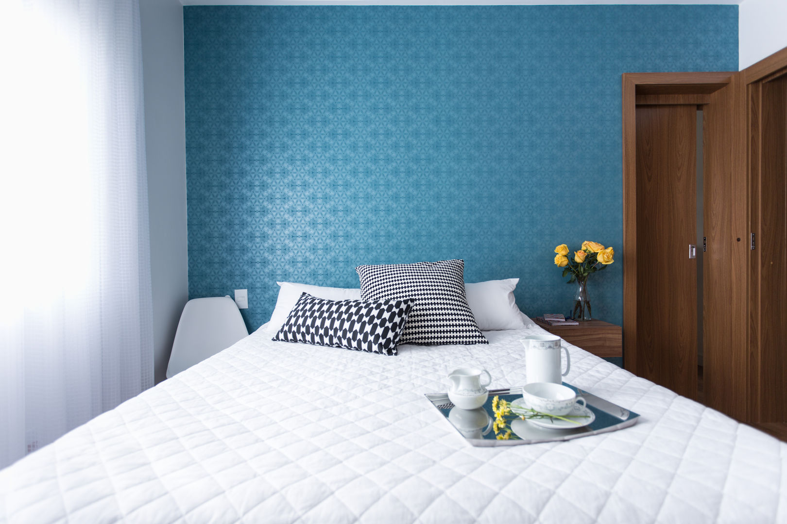 homify Modern style bedroom Paper