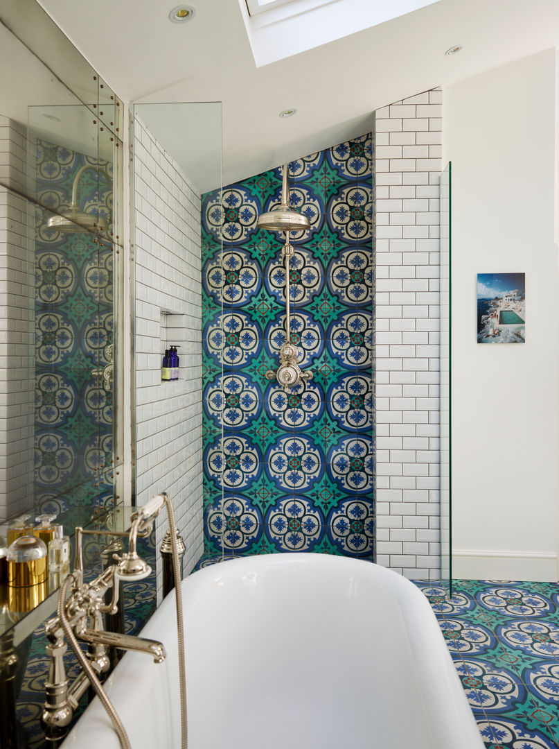 Victorian Terrace House, South-West London homify Tropical style bathrooms