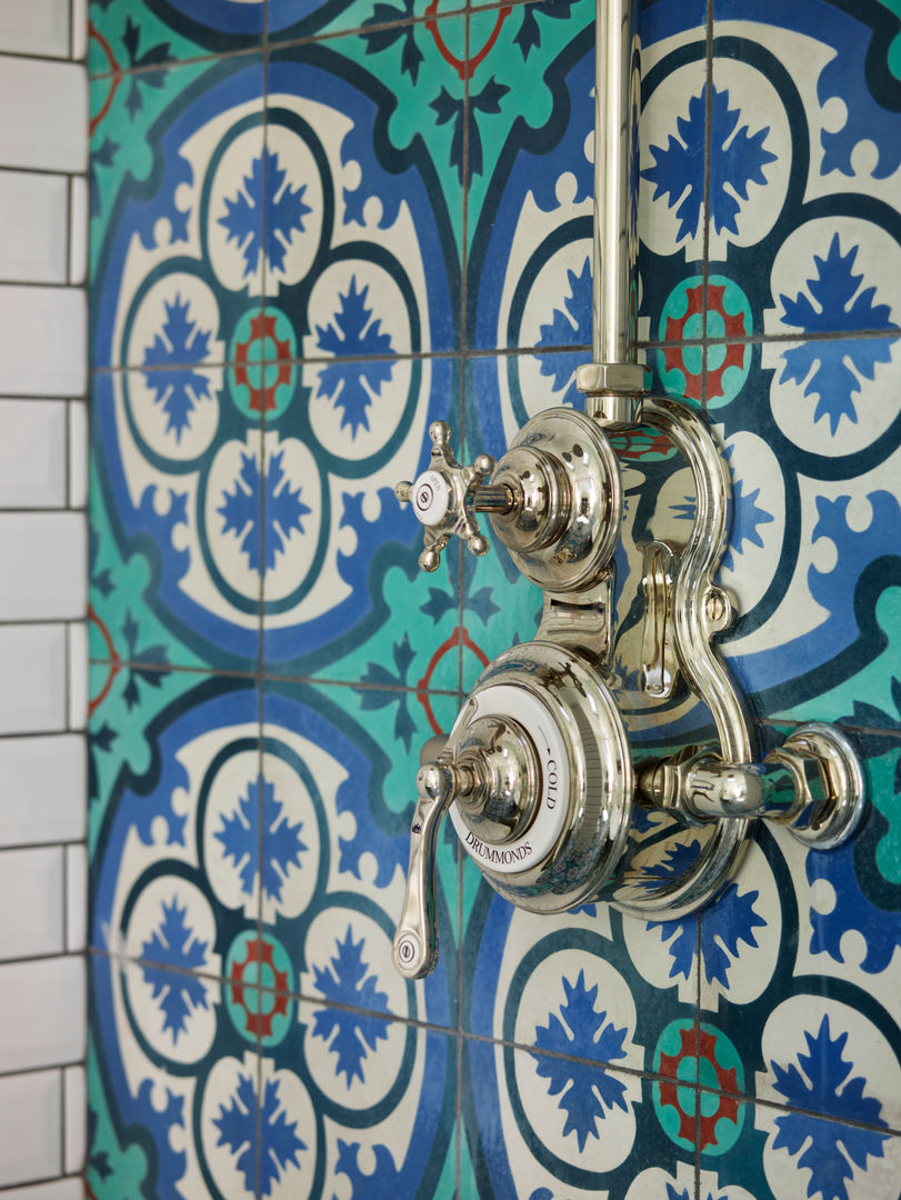 Victorian Terrace House, South-West London homify Mediterranean style bathrooms