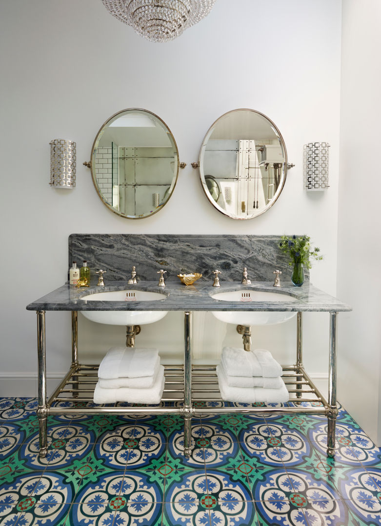 Victorian Terrace House, South-West London homify Classic style bathroom