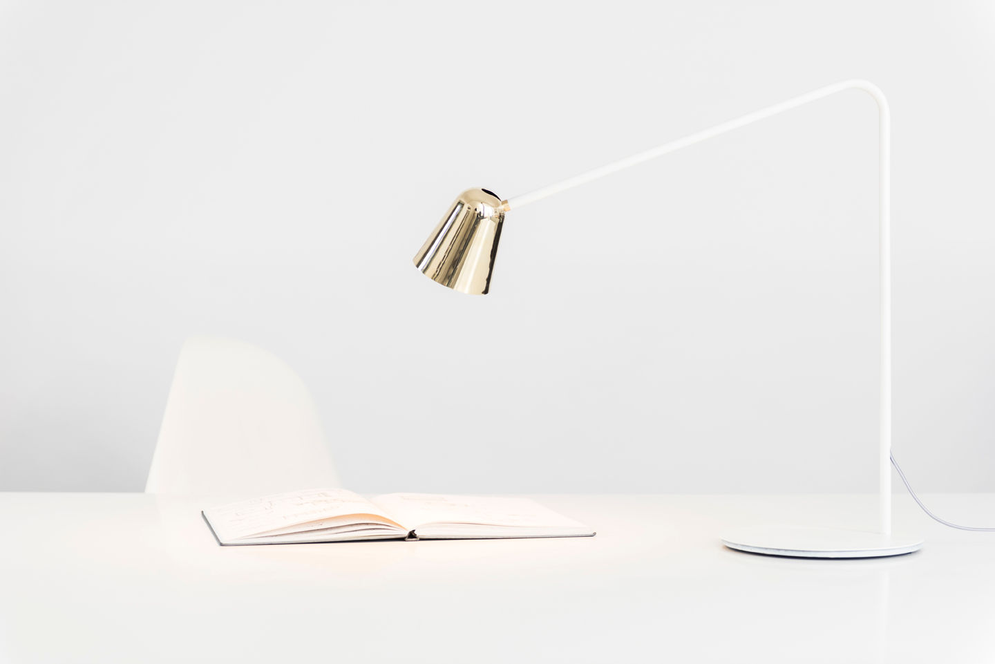 CHAPLIN Tablelamp, Formagenda GmbH Formagenda GmbH Study/office Lighting