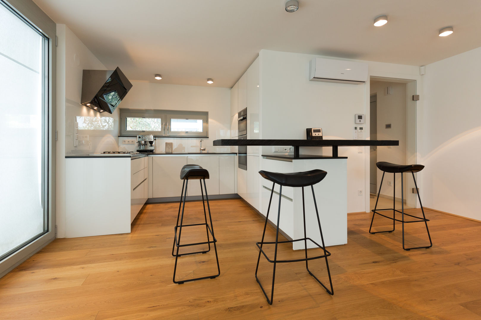 Haus R, SMART LIVING GmbH SMART LIVING GmbH Minimalist kitchen