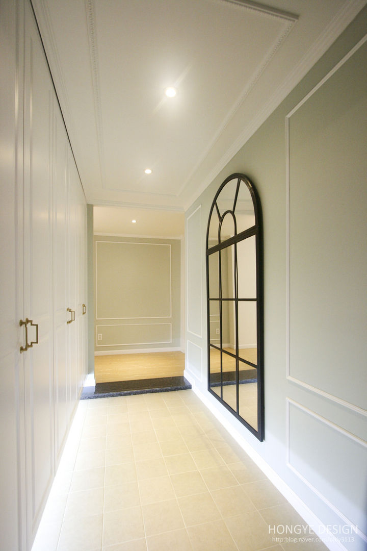 클래식한 느낌의 61py 인테리어, 홍예디자인 홍예디자인 經典風格的走廊，走廊和樓梯