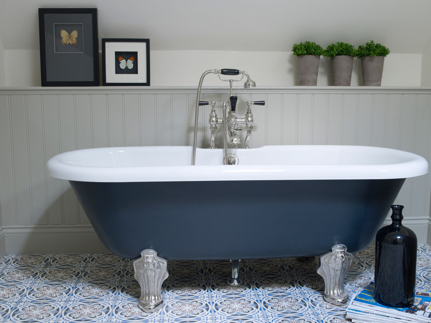 homify Eclectic style bathrooms Bathtubs & showers