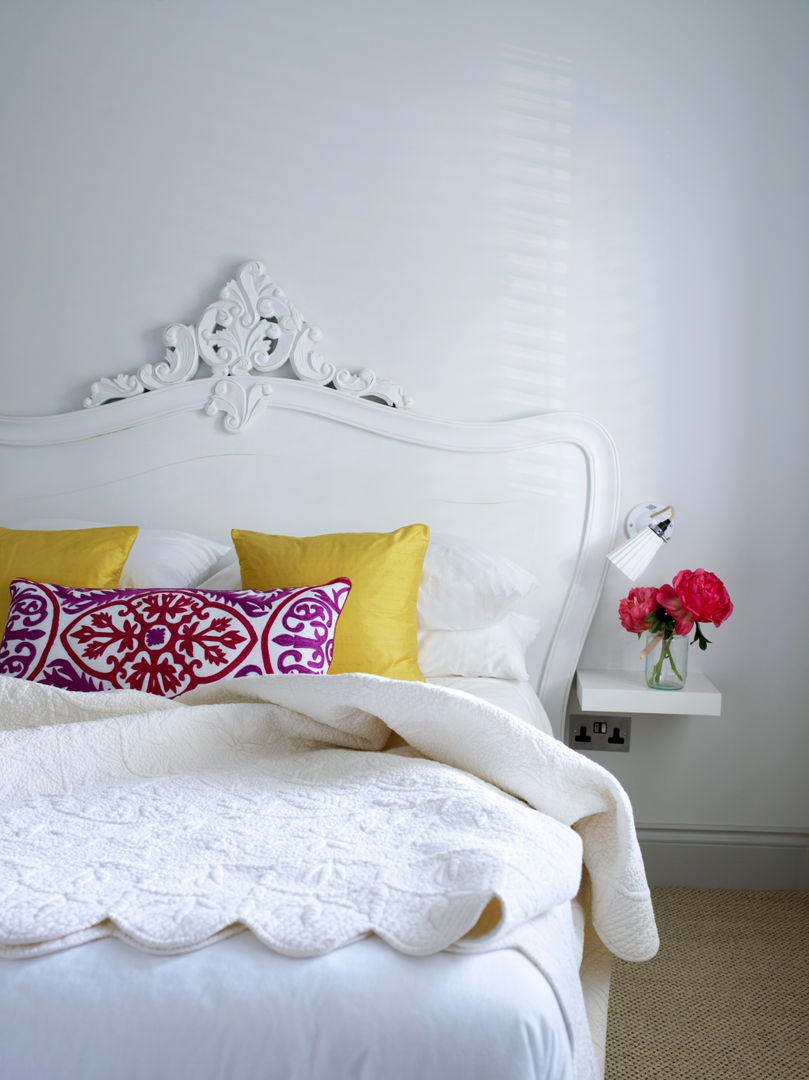 homify Eclectic style bedroom Beds & headboards
