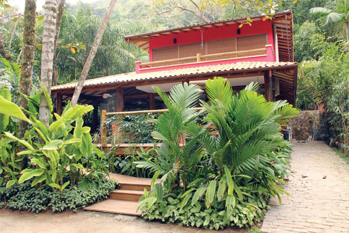 CASA INTEGRADA AO VERDE, RAC ARQUITETURA RAC ARQUITETURA Rustic style house