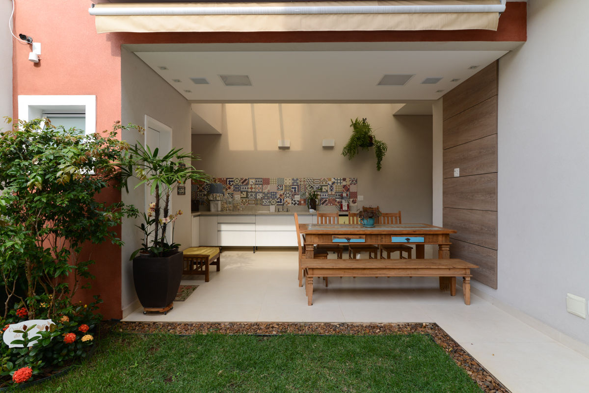 Residência Jardim Avelino, LAM Arquitetura | Interiores LAM Arquitetura | Interiores Nowoczesny balkon, taras i weranda