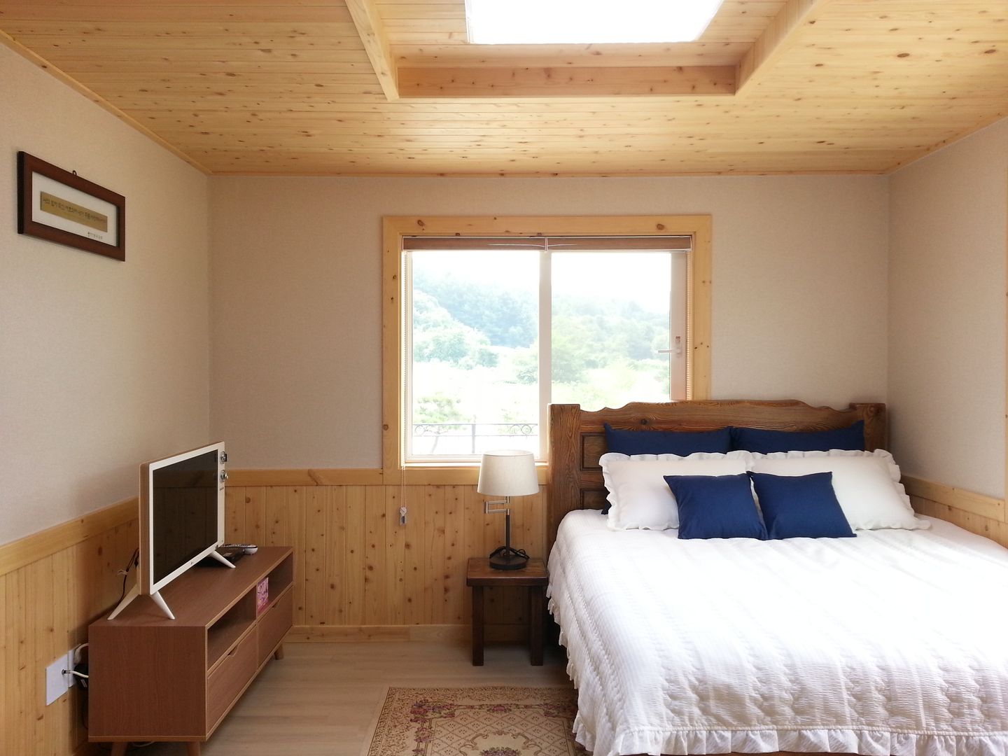 homify Chambre moderne Lits & têtes de lit