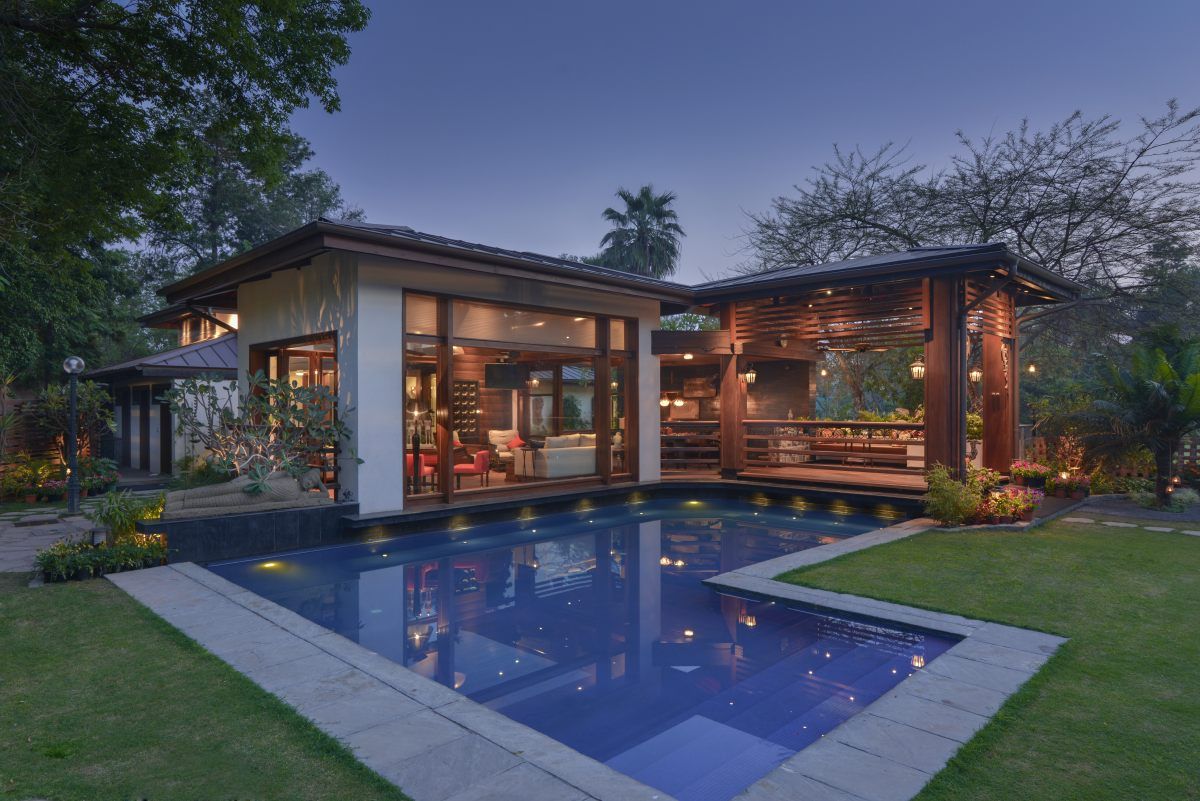 Chattarpur Farmhouse New Delhi, monica khanna designs monica khanna designs モダンスタイルの プール プール