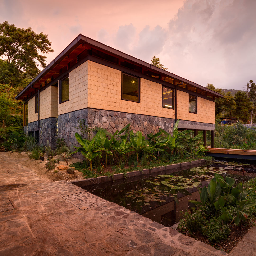 Laboratorio Botánico El Humedal, TAAR / TALLER DE ARQUITECTURA DE ALTO RENDIMIENTO TAAR / TALLER DE ARQUITECTURA DE ALTO RENDIMIENTO Rumah Modern