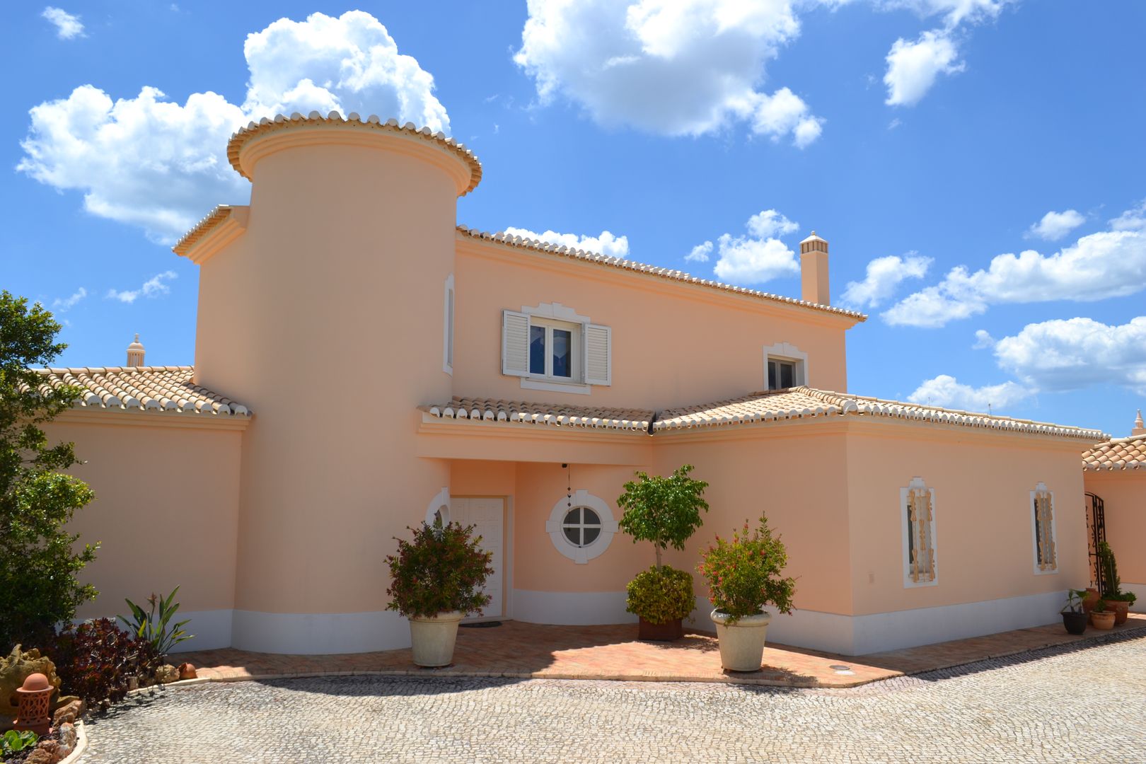 Facade Maintenance and Repair RenoBuild Algarve Mediterranean style house