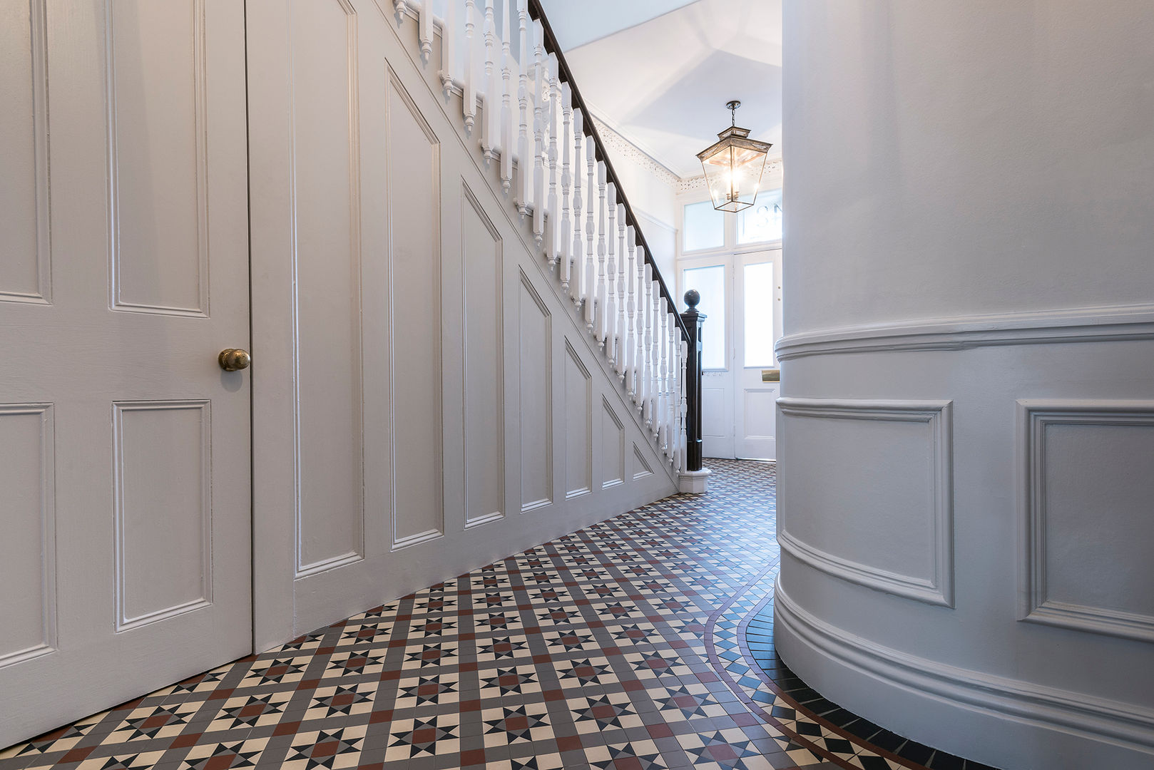 Full renovation on Trinity Road, London, Grand Design London Ltd Grand Design London Ltd Modern corridor, hallway & stairs