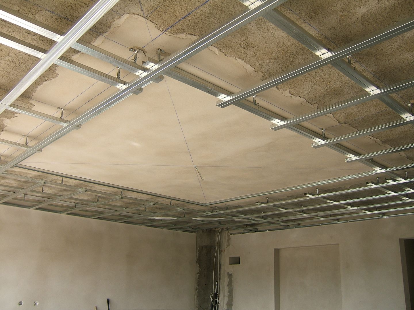 False ceiling RenoBuild Algarve غرفة المعيشة