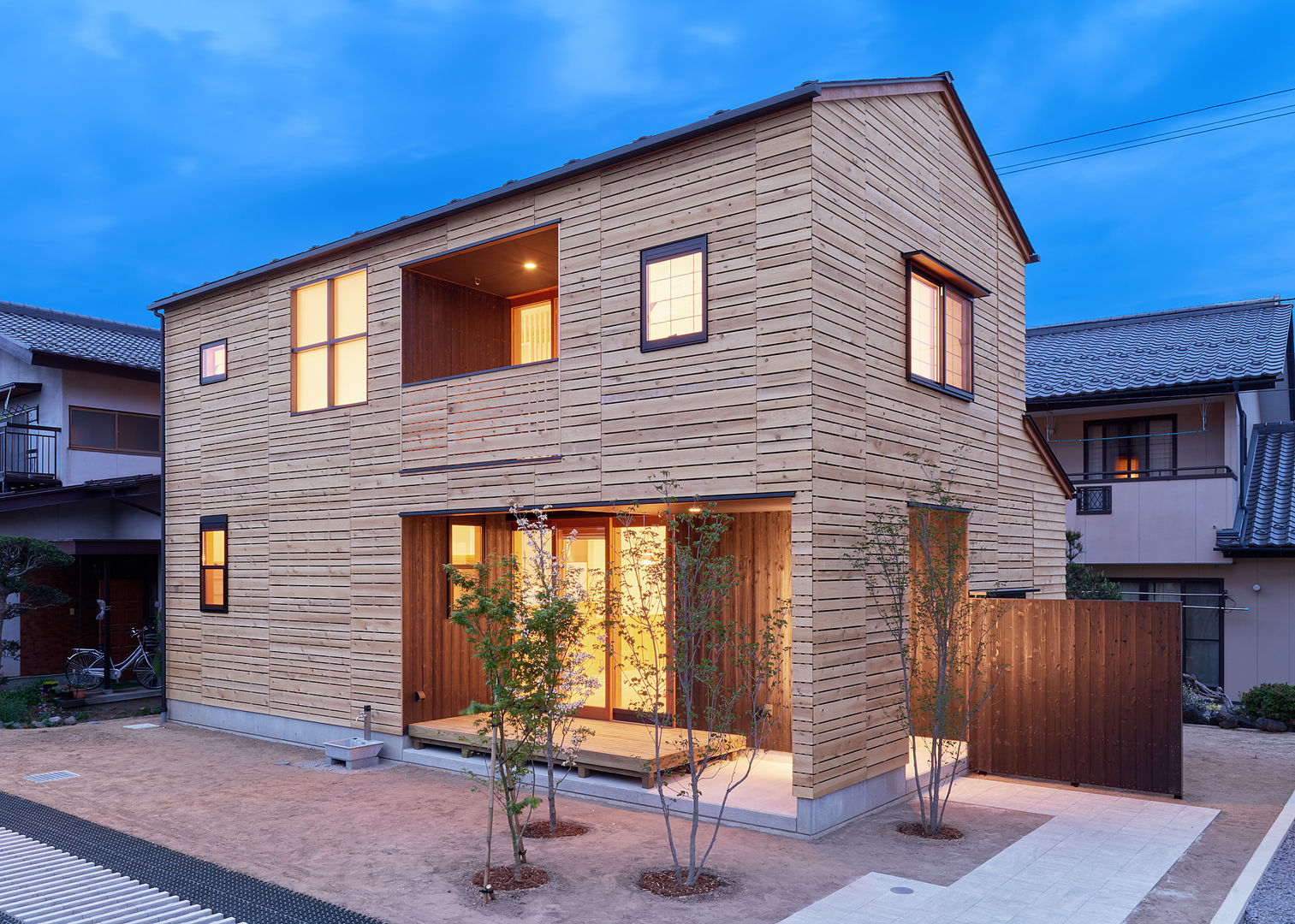 小布施の家, 君島弘章建築設計事務所 君島弘章建築設計事務所 Casas modernas Madeira Acabamento em madeira