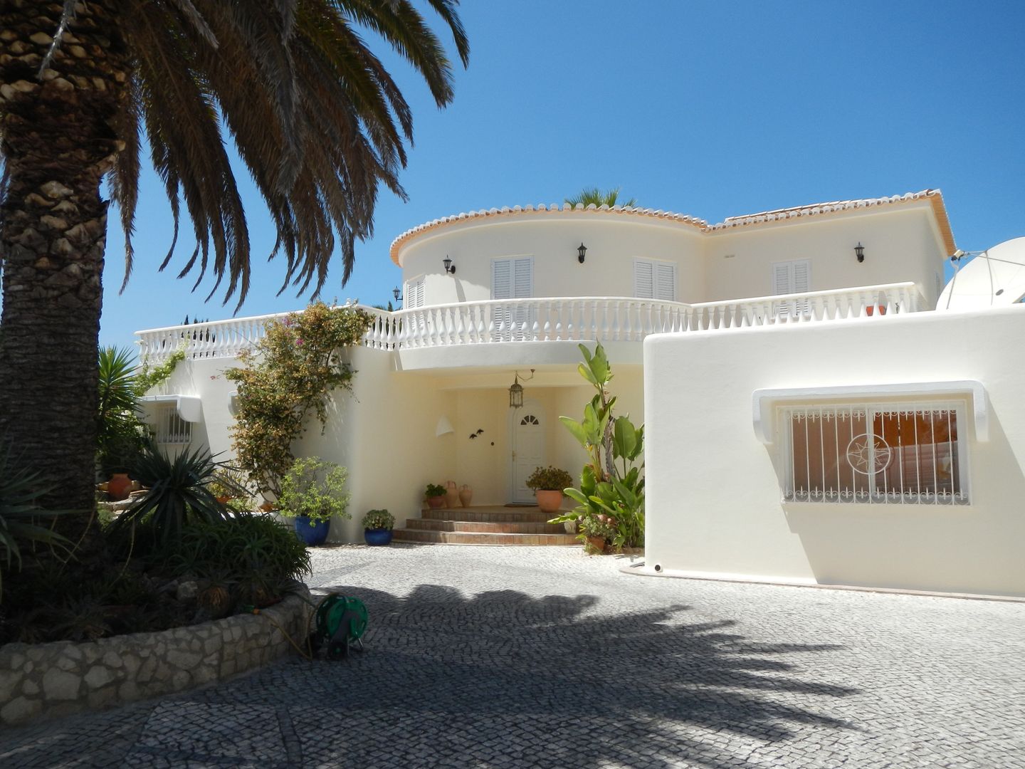 Facade Repair and Painting RenoBuild Algarve Mediterranean style house