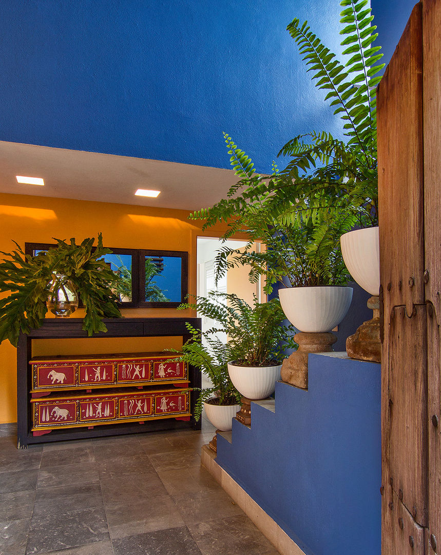 Residencia Tepoztlán, Olivia Aldrete Haas Olivia Aldrete Haas Modern Corridor, Hallway and Staircase