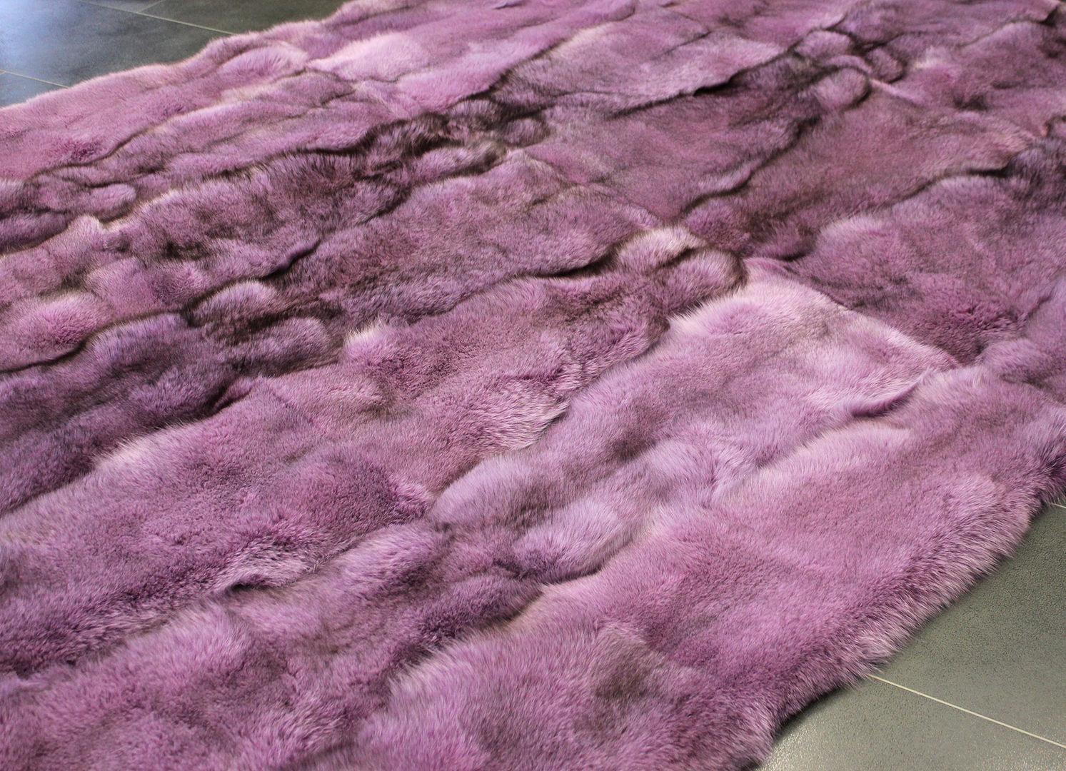 Exklusiver Fuchs Pelzteppich in rosa, Lars Paustian - International Fur Lars Paustian - International Fur Lantai Bulu White Carpets & rugs