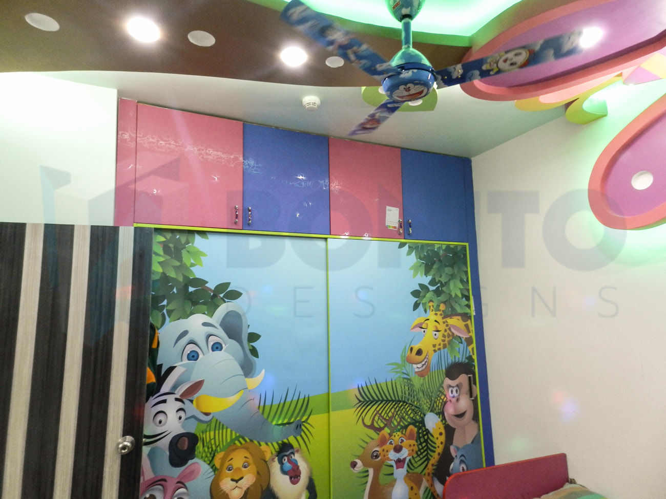 Animal printed laminates for kids bedroom homify 嬰兒房/兒童房 衣櫥與衣櫃