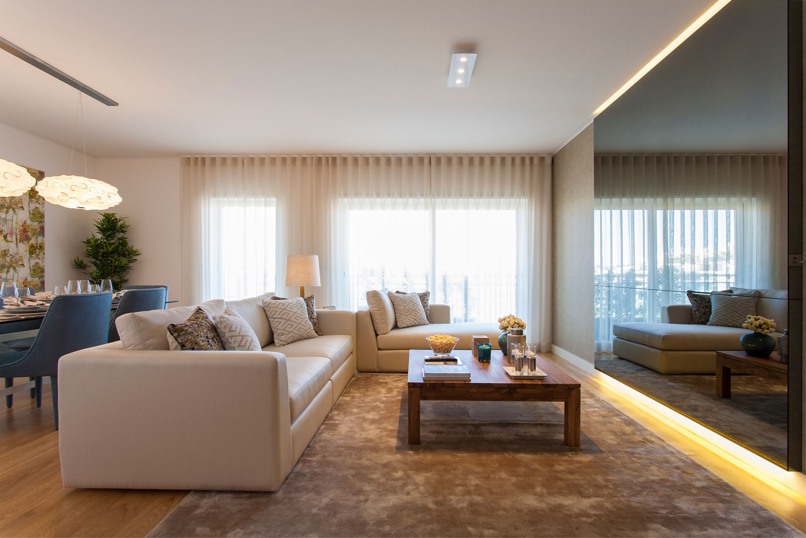 Sala Comum Traço Magenta - Design de Interiores Salas de estar modernas