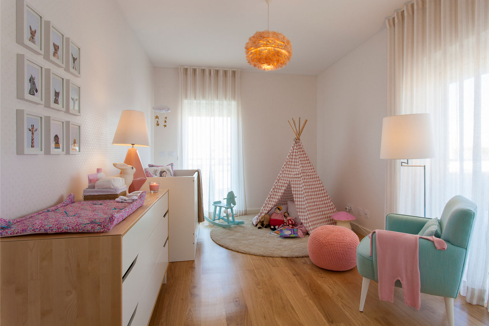 Quarto Bebé Traço Magenta - Design de Interiores Quartos de criança modernos