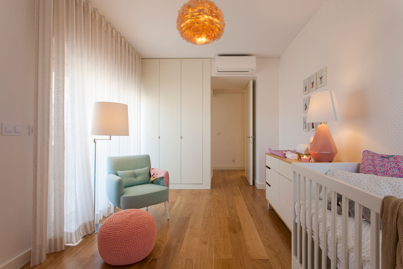 Andar Modelo - Oeiras, Traço Magenta - Design de Interiores Traço Magenta - Design de Interiores Habitaciones para niños de estilo moderno
