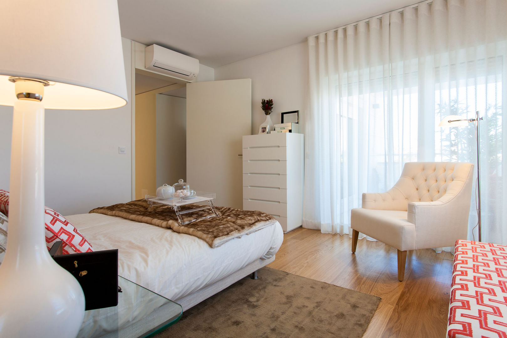 Andar Modelo - Oeiras, Traço Magenta - Design de Interiores Traço Magenta - Design de Interiores Modern style bedroom