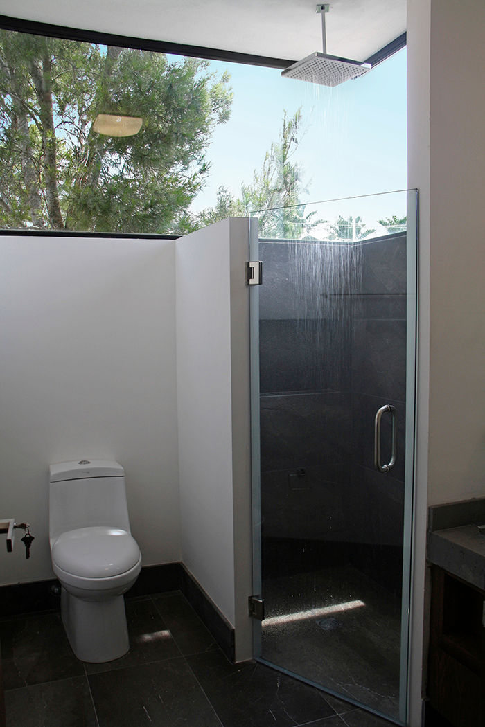 CASA PATIO, Narda Davila arquitectura Narda Davila arquitectura Modern bathroom Glass