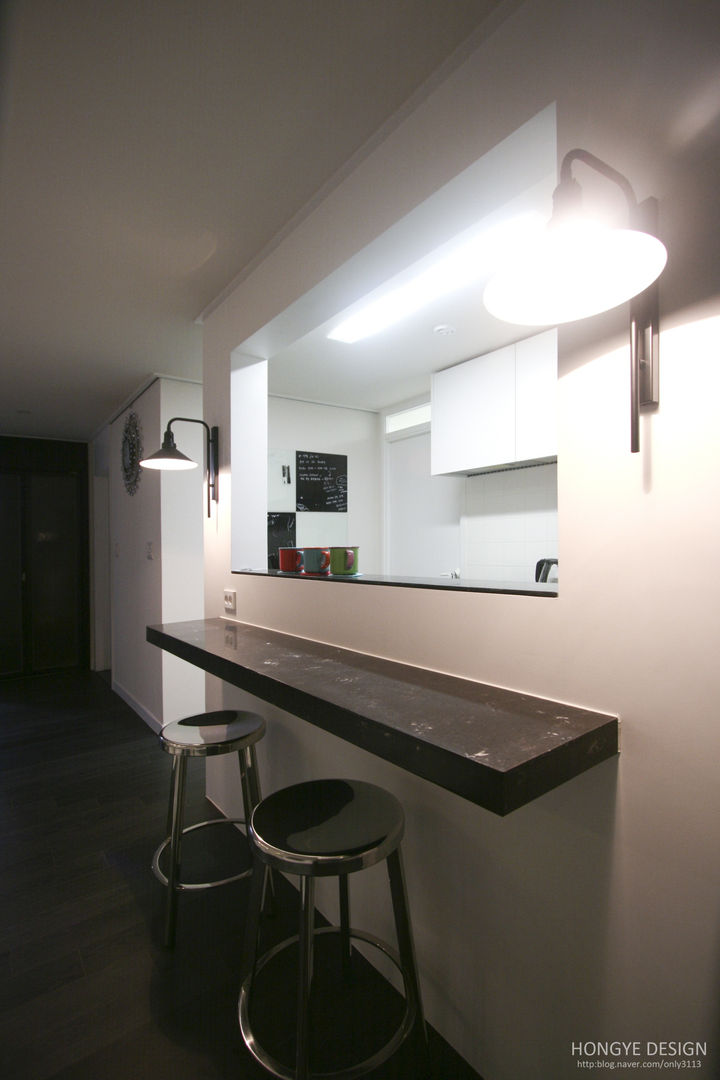 아내가 꿈꾸는 공간, 다이닝룸과 드레스룸이 예쁜 32py , 홍예디자인 홍예디자인 Modern style kitchen