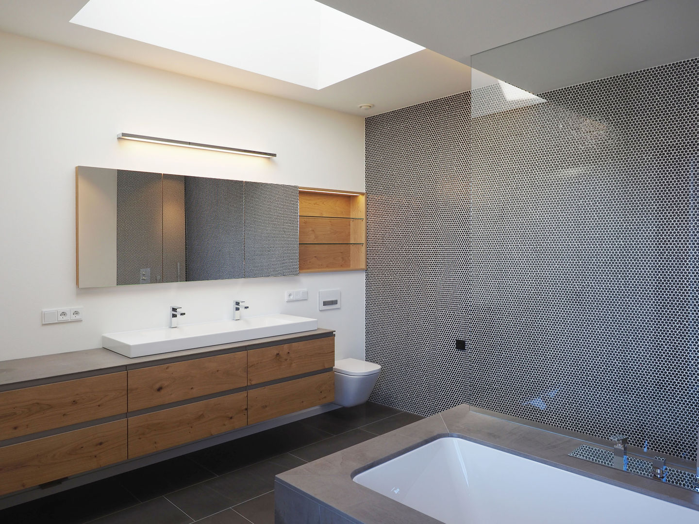 Wohnhaus in Moosbach 2015, Fichtner Gruber Architekten PartG mbB Fichtner Gruber Architekten PartG mbB Modern style bathrooms