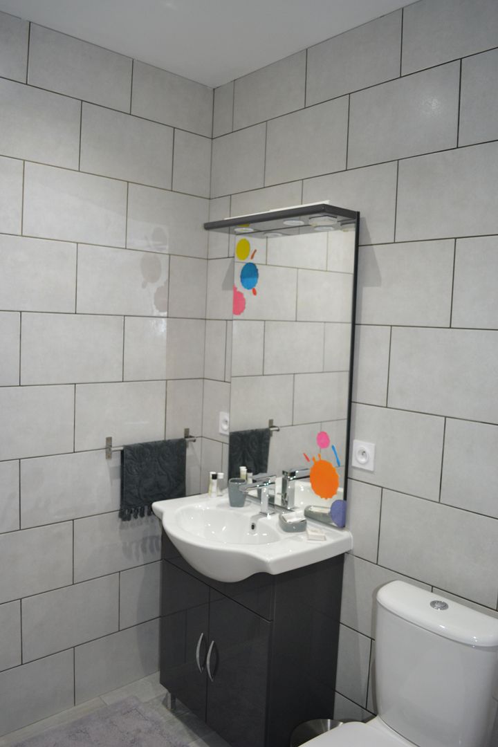 Aménagement d'espaces et décoration d'intérieur pour une maison d'Hôtes, KREA Koncept KREA Koncept Eclectic style bathroom