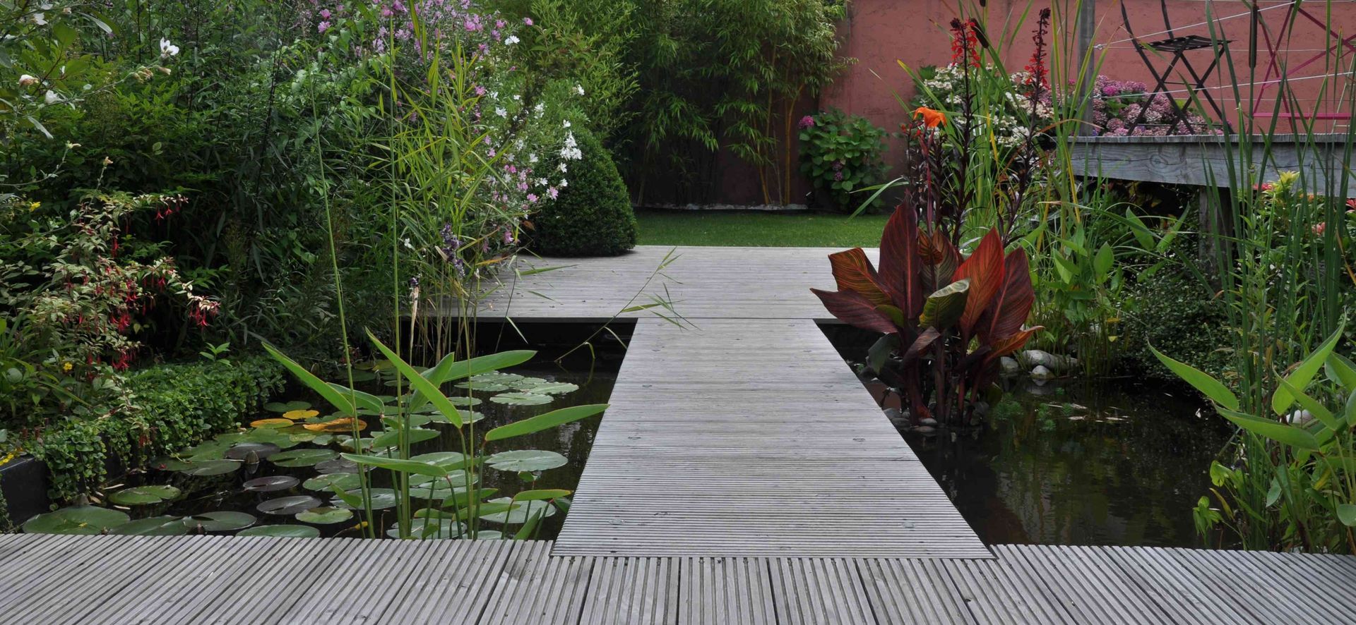 Création d'un extérieur zen et original pour l'été, Taffin Taffin Jardines de estilo moderno