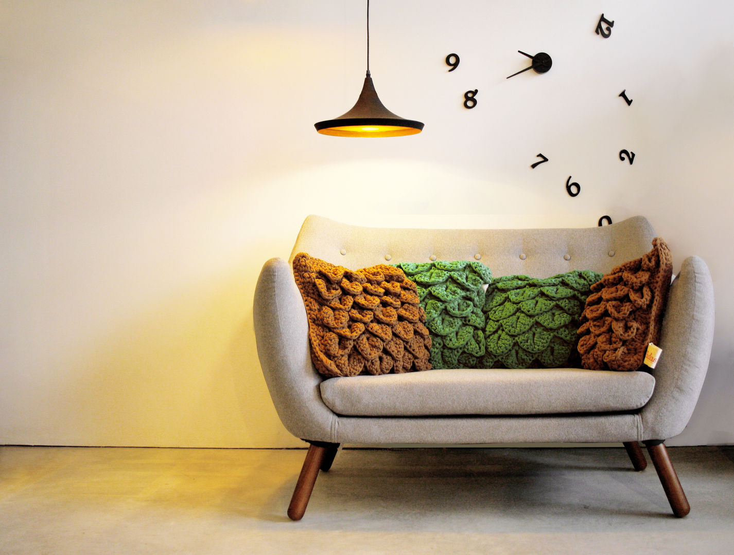 OUTONO E INVERNO, Entre Led e Design Entre Led e Design Salas de estar minimalistas Têxtil Ambar/dourado Sofás e divãs