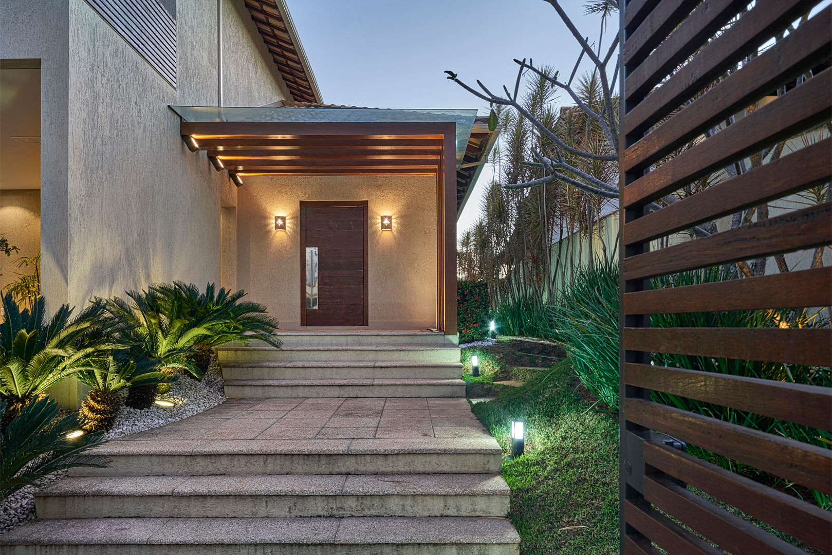 Residência AM, Isabela Canaan Arquitetos e Associados Isabela Canaan Arquitetos e Associados Casas modernas