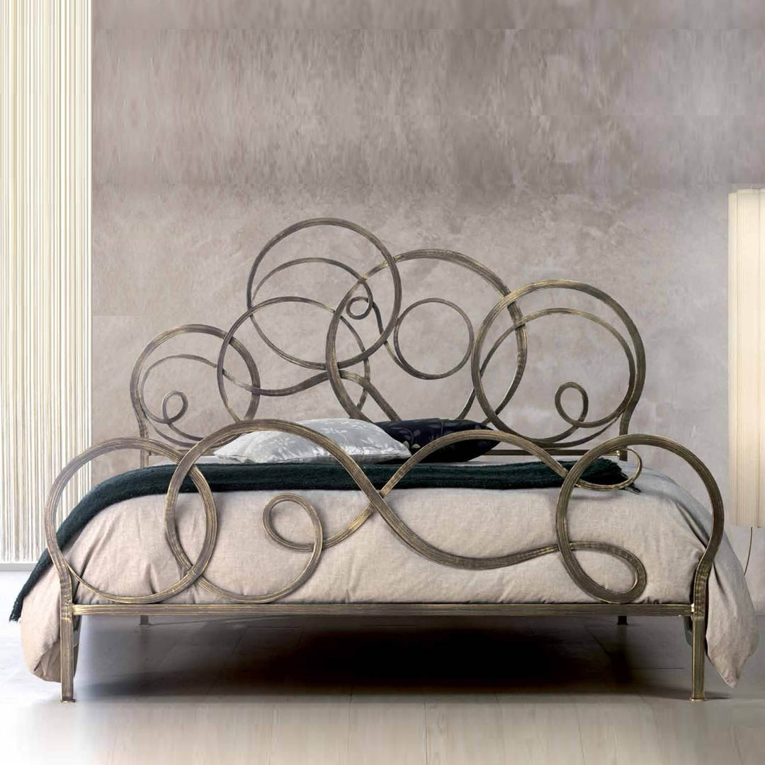 'Azzurra' Hand made wrought iron Italian bed by Cosatto homify Спальня Залізо / сталь Ліжка та спинки
