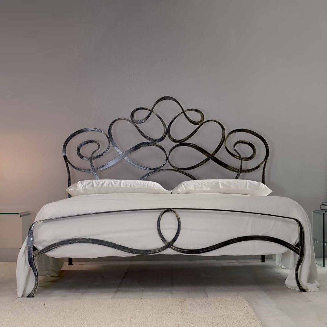 'Ara' Hand made wrought iron bed by Cosatto homify ห้องนอน เหล็ก เตียงนอนและหัวเตียง