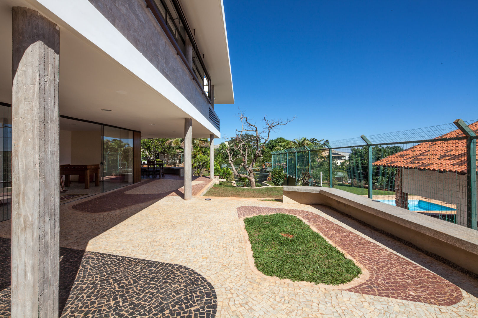 JPGN House, MGS - Macedo, Gomes & Sobreira MGS - Macedo, Gomes & Sobreira Modern style balcony, porch & terrace