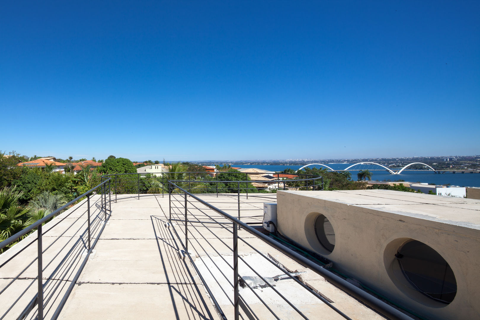 Terraço da cobertura MGS - Macedo, Gomes & Sobreira Varandas, alpendres e terraços modernos