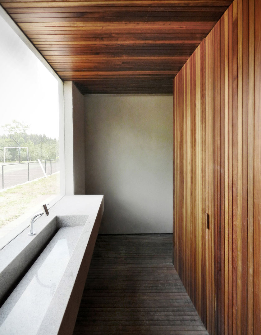 CASA CAB, DAVID ITO ARQUITETURA DAVID ITO ARQUITETURA Baños de estilo moderno