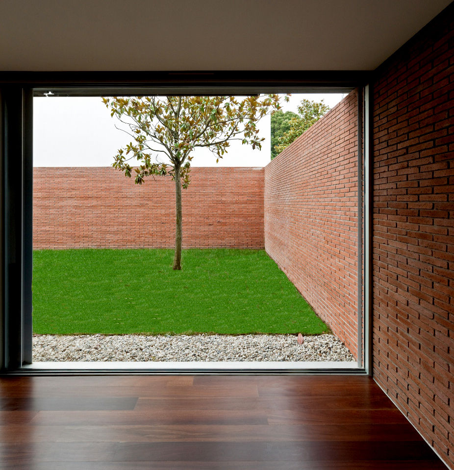 Casas em Serralves, MANUEL CORREIA FERNANDES, ARQUITECTO E ASSOCIADOS MANUEL CORREIA FERNANDES, ARQUITECTO E ASSOCIADOS Vườn phong cách tối giản