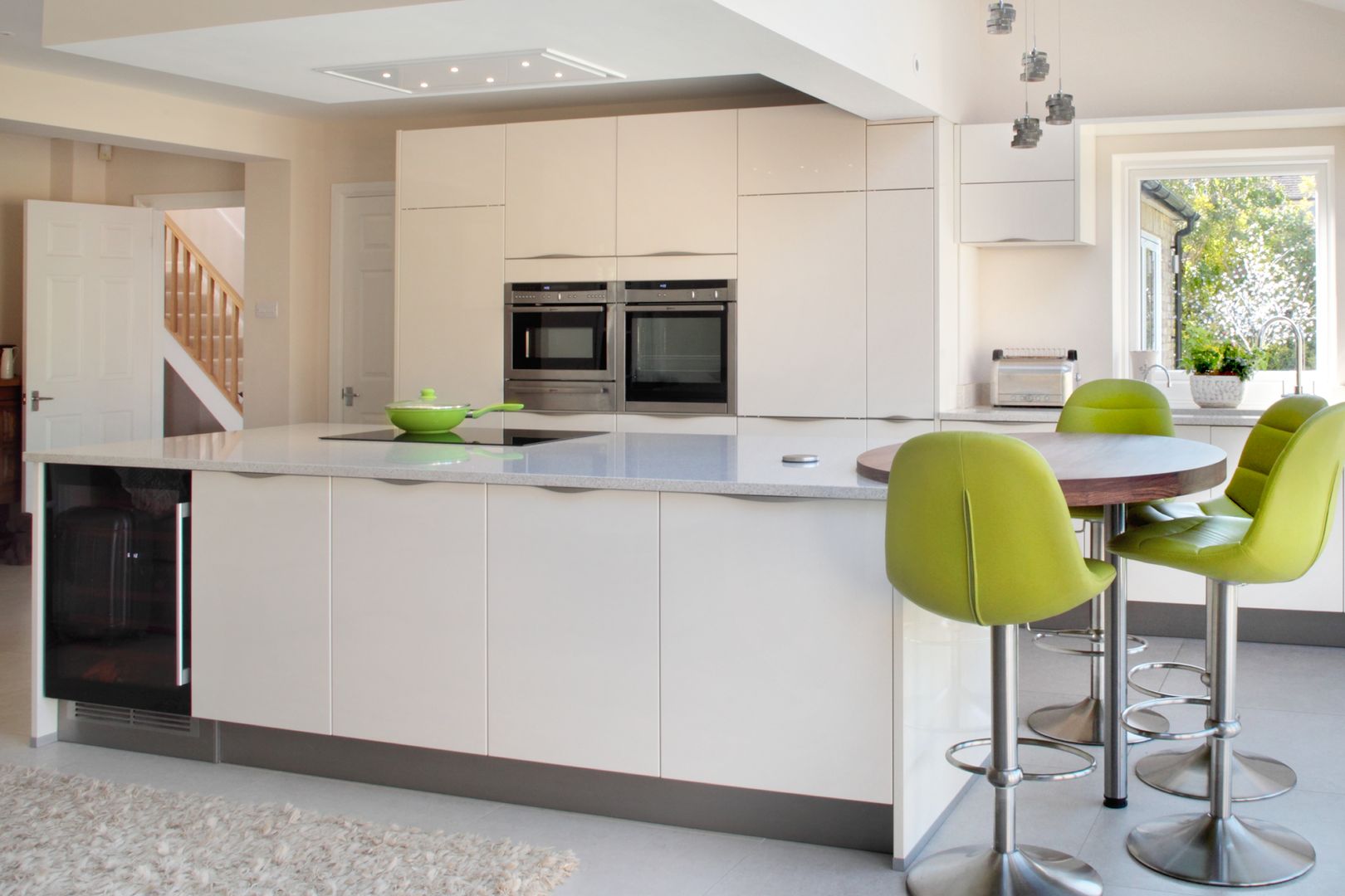 Clean Lines in the Chalfonts, in-toto Amersham in-toto Amersham Modern kitchen