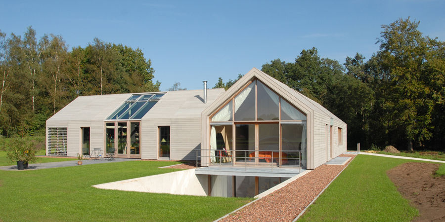 Villa Nieuw Kagelink, ten dAm Architecten ten dAm Architecten Casas modernas: Ideas, imágenes y decoración Madera Acabado en madera