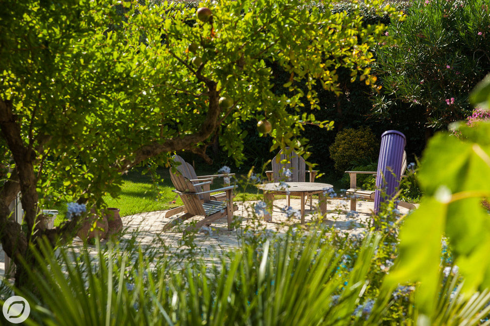 JARDIN DE VILLE - SAINTE-MAXIME, PASSAGE CITRON PASSAGE CITRON Mediterranean style garden