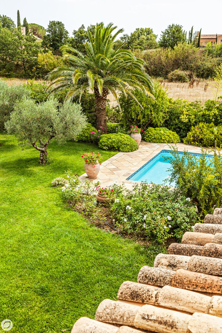 VILLA - GRIMAUD, PASSAGE CITRON PASSAGE CITRON Mediterranean style garden