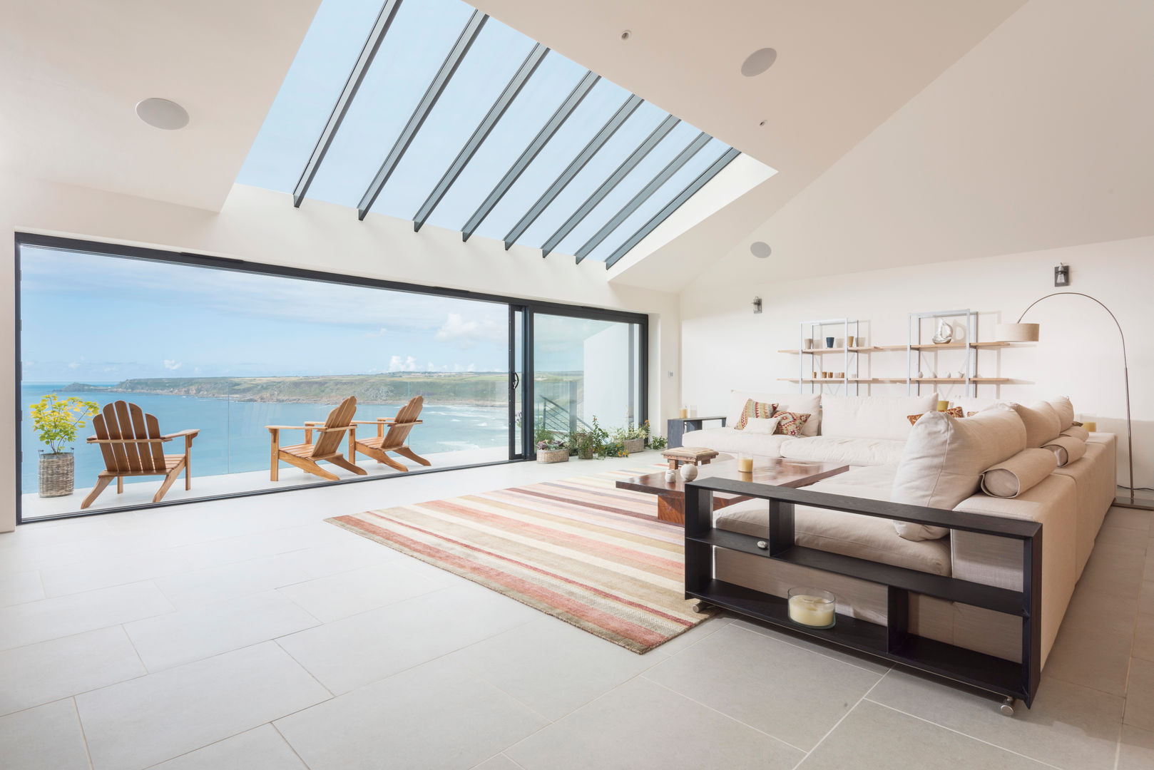 Gwel-An-Treth, Sennen Cove, Cornwall, Laurence Associates Laurence Associates Moderne woonkamers