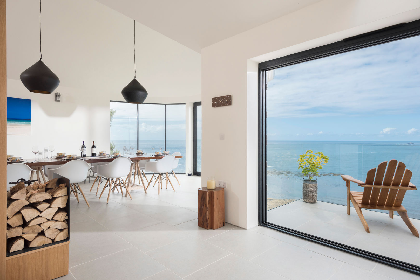 Gwel-An-Treth, Sennen Cove, Cornwall, Laurence Associates Laurence Associates モダンデザインの ダイニング