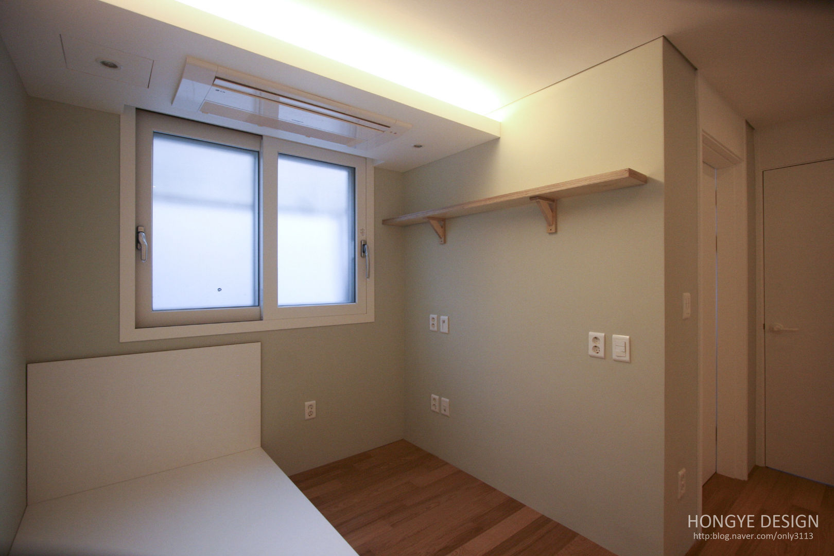 방안에 숨은책방, 작지만 효율적인 주택인테리어_26py, 홍예디자인 홍예디자인 モダンスタイルの寝室
