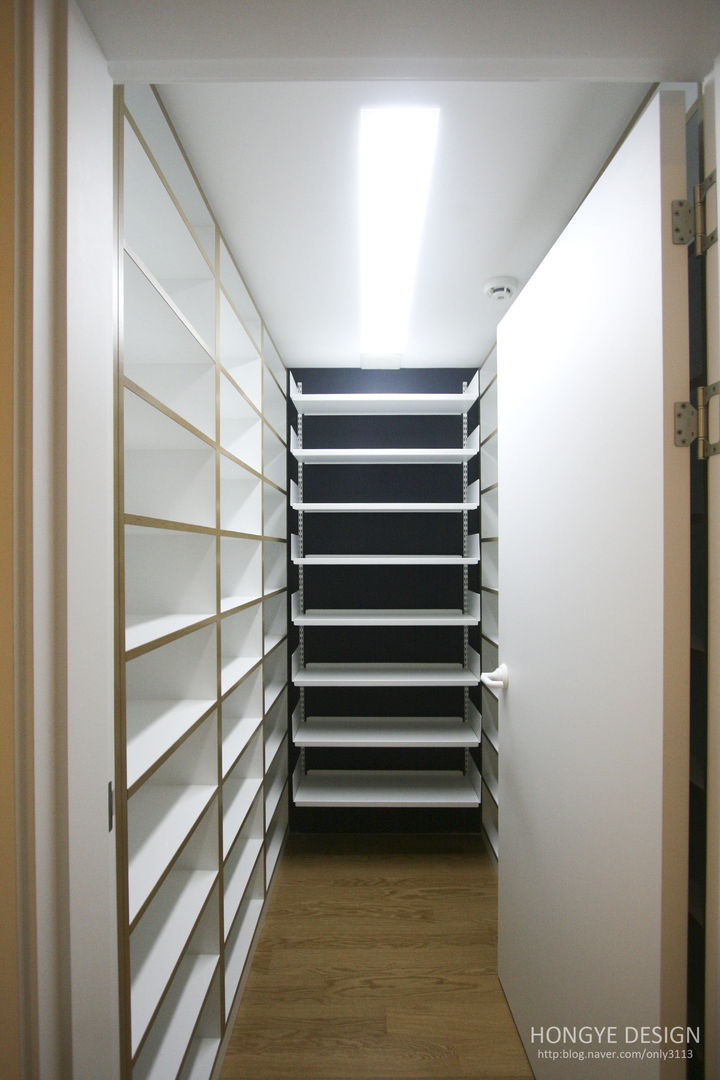 방안에 숨은책방, 작지만 효율적인 주택인테리어_26py, 홍예디자인 홍예디자인 モダンデザインの 書斎