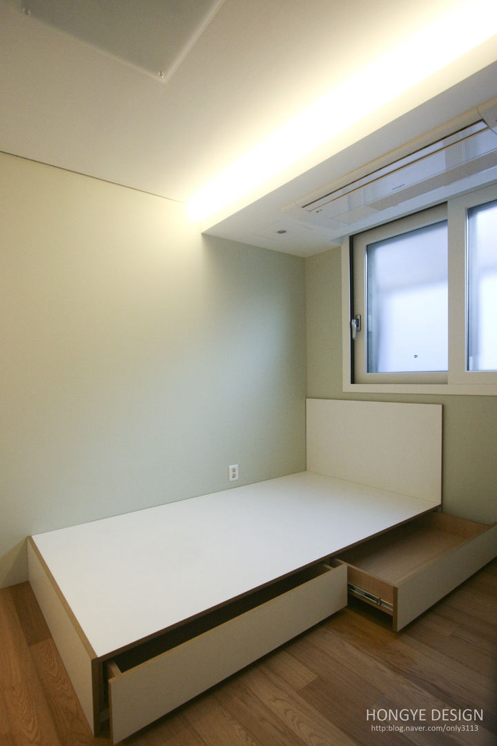 방안에 숨은책방, 작지만 효율적인 주택인테리어_26py, 홍예디자인 홍예디자인 Modern Yatak Odası