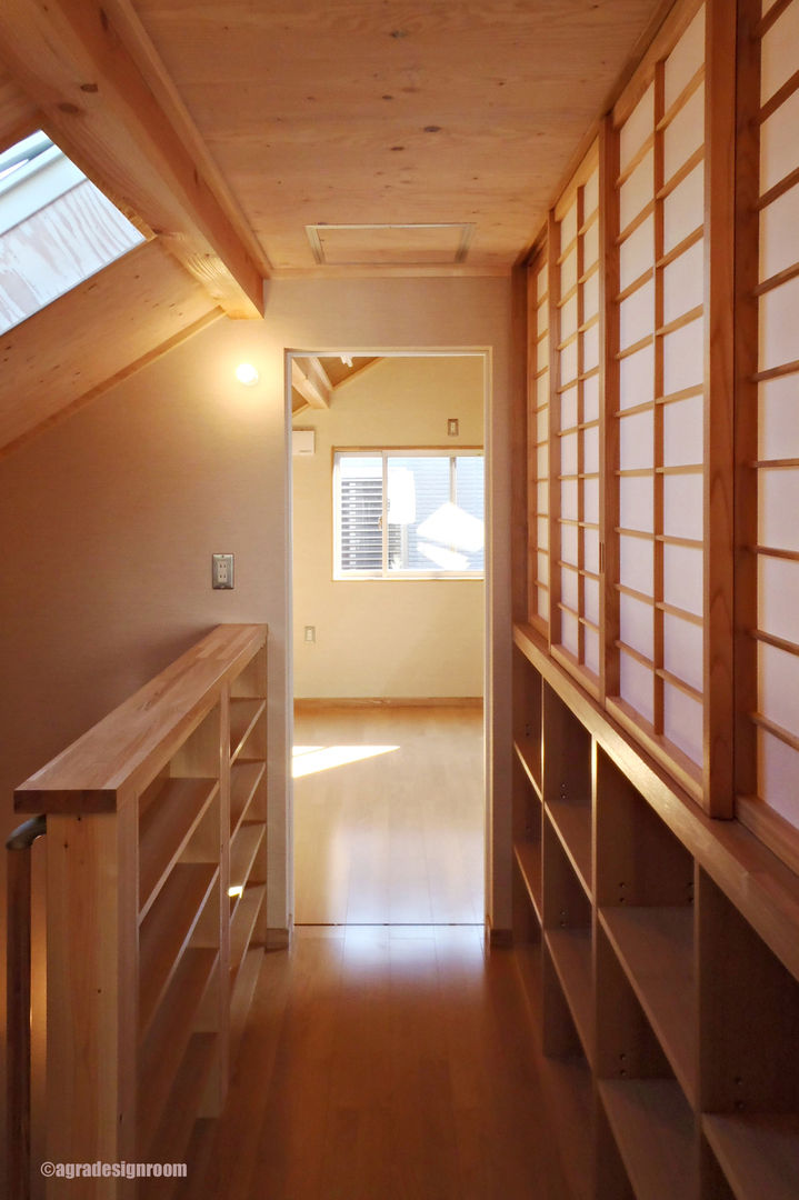 神沢の静かな家 (Casa tranquila en Kamisawa), アグラ設計室一級建築士事務所 agra design room アグラ設計室一級建築士事務所 agra design room Stairs Stairs